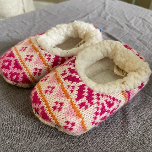 Baby Girl Slippers - Picture 1 of 2